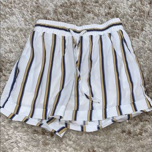 LF FLOWY SHORTS